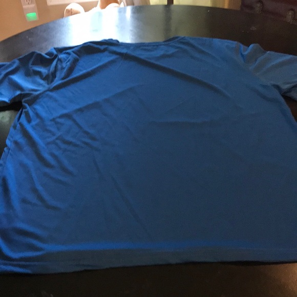 Two Like New Large Reebok Performance T Shirts 🌟 - Picture 7 of 8